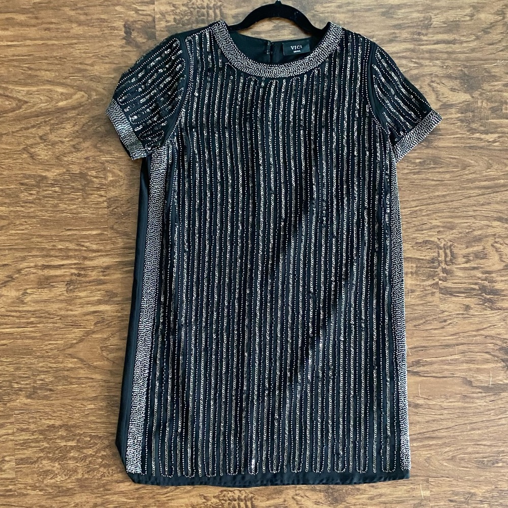VICI Sequins shift dress ⚡️ 3/$15⚡️